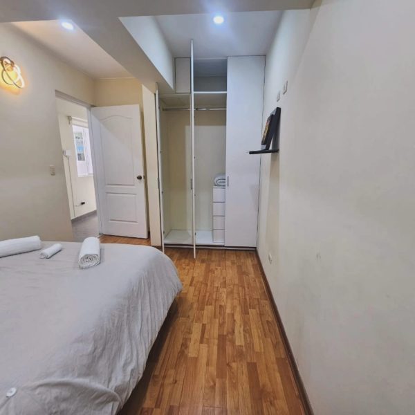 SE VENDE FLAT EN MIRAFLORES - 2 DORM + ESTACIONAMIENTO