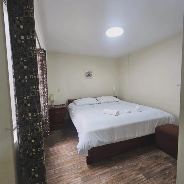SE VENDE FLAT EN MIRAFLORES - 2 DORM + ESTACIONAMIENTO